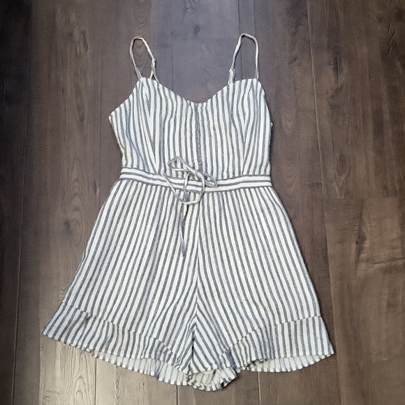 American Eagle V Neck Striped Ruffle Hem Romper w/ Pockets - Picture 3 of 5